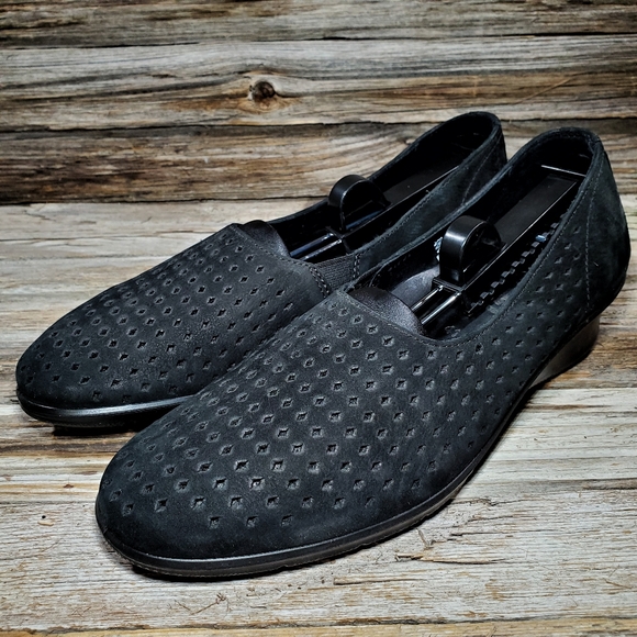 NWOT- Ecco womens black Bella Felicia Slip suede Loafers - Picture 2 of 8